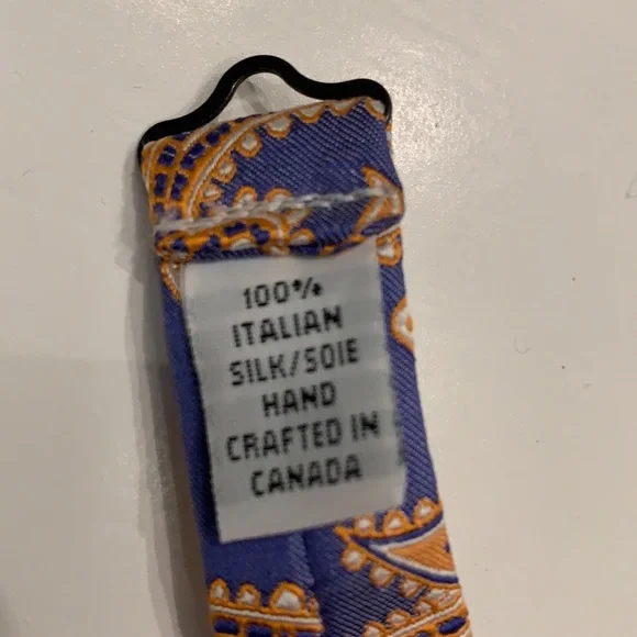 100% silk made in Canada 🇨🇦 - Picture 2 of 4